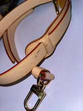 Load image into Gallery viewer, LOUIS VUITTON Keepall 50 Bandoulière Monogram
