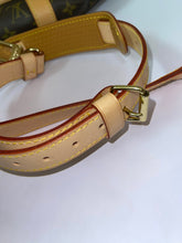 Load image into Gallery viewer, LOUIS VUITTON Keepall 50 Bandoulière Monogram
