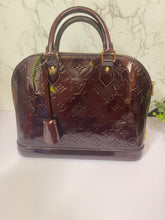 Load image into Gallery viewer, LOUIS VUITTON Alma PM Vernis Amarante
