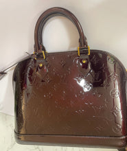 Load image into Gallery viewer, LOUIS VUITTON Alma PM Vernis Amarante
