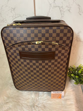 Load image into Gallery viewer, LOUIS VUITTON Pegase 45 Damier Ebene (LIKE NEW)
