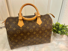 Load image into Gallery viewer, LOUIS VUITTON Monogram Canvas Speedy 35
