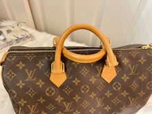 Load image into Gallery viewer, LOUIS VUITTON Monogram Canvas Speedy 35
