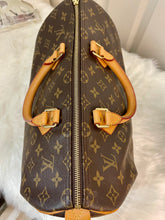 Load image into Gallery viewer, LOUIS VUITTON Monogram Canvas Speedy 35
