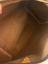 Load image into Gallery viewer, LOUIS VUITTON Monogram Canvas Speedy 35

