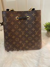 Load image into Gallery viewer, LOUIS VUITTON Black Monogram Canvas Neonoe Bag
