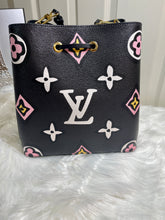 Load image into Gallery viewer, LOUIS VUITTON NéoNoé Bucket Bag Wild At Heart Edition
