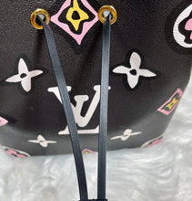 Load image into Gallery viewer, LOUIS VUITTON NéoNoé Bucket Bag Wild At Heart Edition
