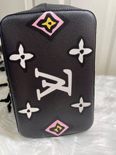 Load image into Gallery viewer, LOUIS VUITTON NéoNoé Bucket Bag Wild At Heart Edition
