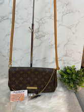 Load image into Gallery viewer, LOUIS VUITTON Monogram Favorite MM
