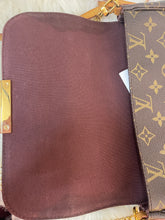 Load image into Gallery viewer, LOUIS VUITTON Monogram Favorite MM
