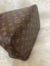 Load image into Gallery viewer, LOUIS VUITTON Red Neonoe Monogram
