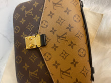 Load image into Gallery viewer, LOUIS VUITTON Pochette Metis Reverse (New 2022)
