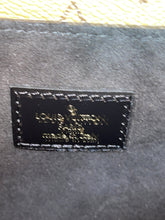 Load image into Gallery viewer, LOUIS VUITTON Pochette Metis Reverse (New 2022)
