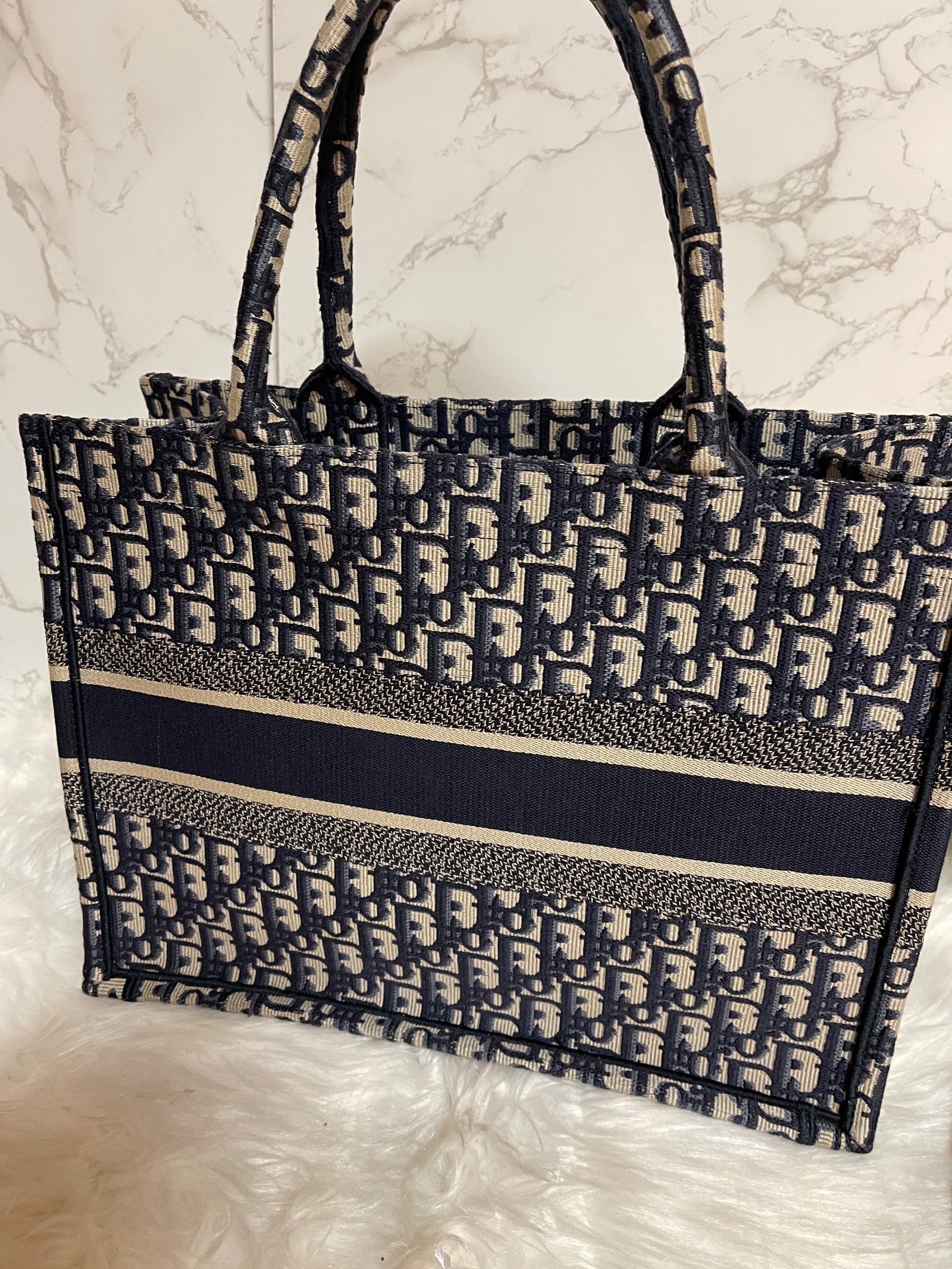 CHRISTIAN DIOR Book Tote MM – PearlaaCloset LLC