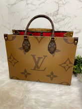 Load image into Gallery viewer, LOUIS VUITTON On The Go Reverse MM
