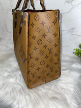 Load image into Gallery viewer, LOUIS VUITTON On The Go Reverse MM
