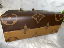 Load image into Gallery viewer, LOUIS VUITTON On The Go Reverse MM
