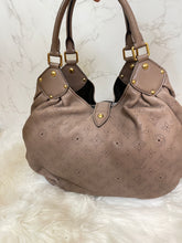 Load image into Gallery viewer, LOUIS VUITTON Mahina L in Sable
