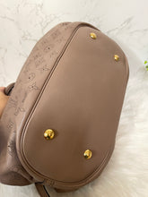 Load image into Gallery viewer, LOUIS VUITTON Mahina L in Sable
