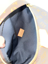 Load image into Gallery viewer, LOUIS VUITTON Monogram Bumbag
