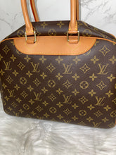 Load image into Gallery viewer, LOUIS VUITTON Monogram Canvas Deauville
