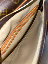 Load image into Gallery viewer, LOUIS VUITTON Reporter PM
