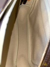 Load image into Gallery viewer, LOUIS VUITTON Reporter PM
