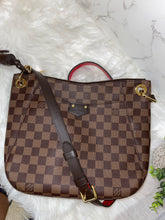 Load image into Gallery viewer, LOUIS VUITTON Damier Ebene South Bank Besace PM
