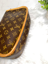 Load image into Gallery viewer, LOUIS VUITTON Sologne Monogram

