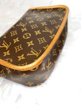 Load image into Gallery viewer, LOUIS VUITTON Sologne Monogram
