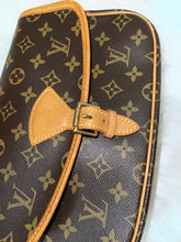 Load image into Gallery viewer, LOUIS VUITTON Sologne Monogram
