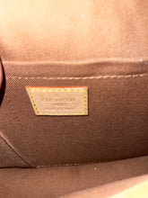 Load image into Gallery viewer, LOUIS VUITTON Sologne Monogram

