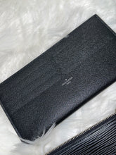Load image into Gallery viewer, LOUIS VUITTON Pochette Félicie Epi Leather - Black

