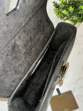 Load image into Gallery viewer, LOUIS VUITTON Epi Leather Twist MM
