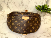 Load image into Gallery viewer, LOUIS VUITTON Monogram Bumbag
