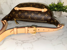 Load image into Gallery viewer, LOUIS VUITTON Monogram Bumbag
