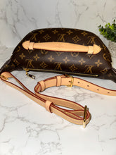 Load image into Gallery viewer, LOUIS VUITTON Monogram Bumbag
