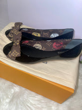 Load image into Gallery viewer, LOUIS VUITTON x FORNASETTI Popi Ballerina Shoes

