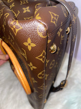 Load image into Gallery viewer, LOUIS VUITTON Pallas Monogram MM
