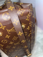 Load image into Gallery viewer, LOUIS VUITTON Pallas Monogram MM
