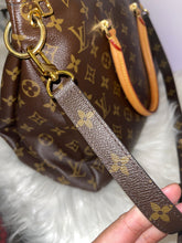Load image into Gallery viewer, LOUIS VUITTON Pallas Monogram MM
