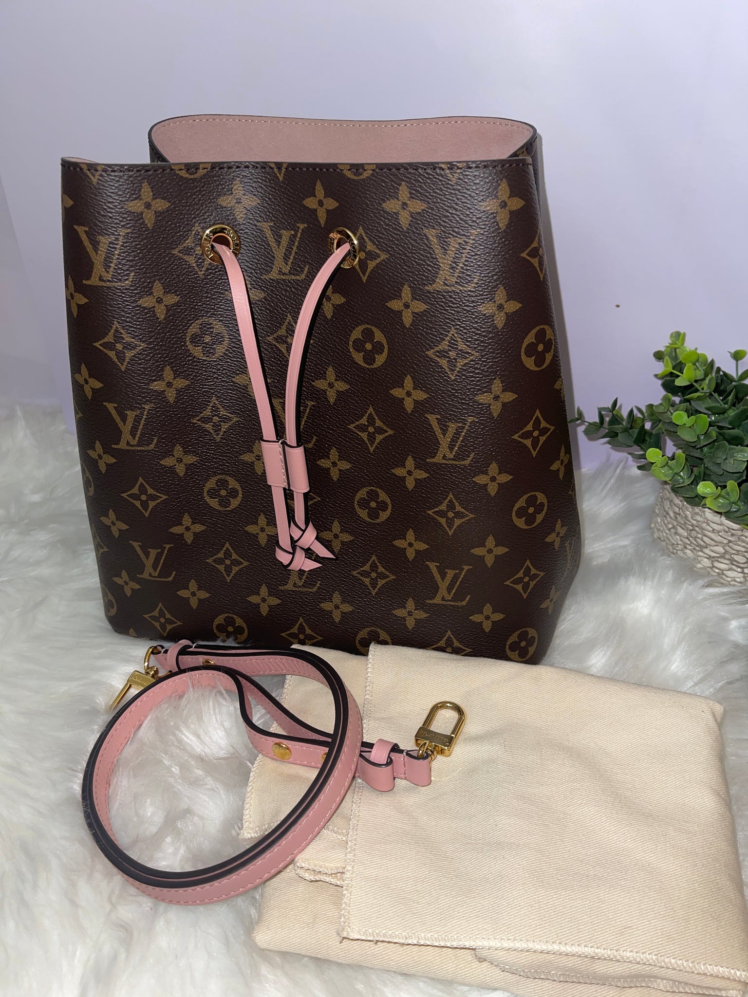 LOUIS VUITTON NeoNoe MM Monogram Canvas Rose Poudre – PearlaaClosetLLC