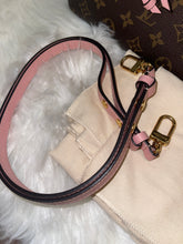 Load image into Gallery viewer, LOUIS VUITTON  NeoNoe MM Monogram Canvas Rose Poudre
