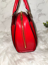 Load image into Gallery viewer, LOUIS VUITTON Epi Leather Pont Neuf
