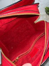 Load image into Gallery viewer, LOUIS VUITTON Epi Leather Pont Neuf
