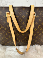 Load image into Gallery viewer, LOUIS VUITTON Monogram Luco
