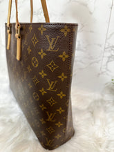 Load image into Gallery viewer, LOUIS VUITTON Monogram Luco
