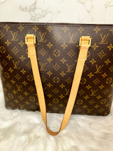 Load image into Gallery viewer, LOUIS VUITTON Monogram Luco
