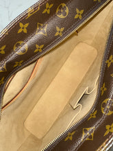 Load image into Gallery viewer, LOUIS VUITTON Monogram Luco
